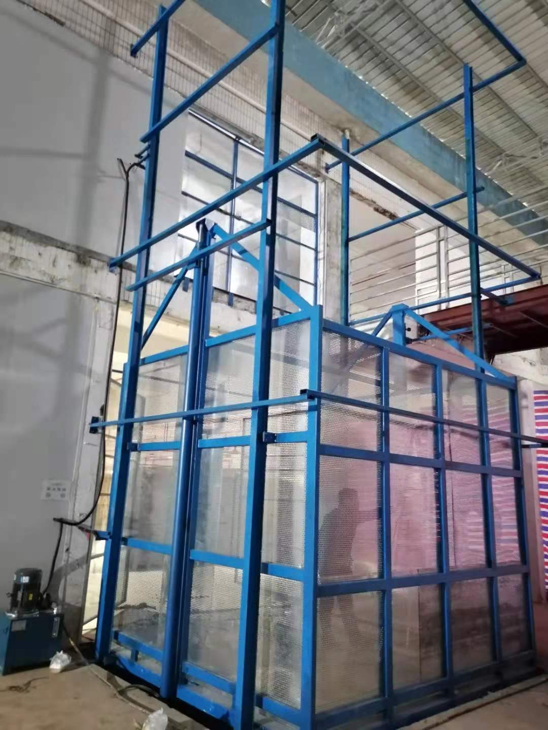 东莞升降机与东莞升降起重机的性能区别